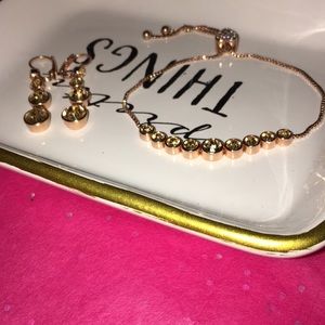 2/$10Stunning rose gold crystal bracelet w/ear